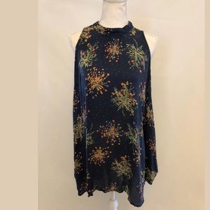 Free People Swing Top Cold Shoulder Keyhole Size M